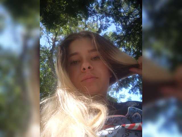 Mamamsi4 live cam on BongaCams