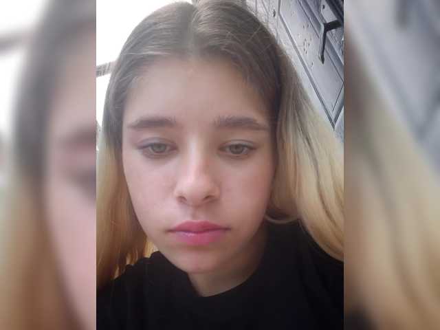 Mamamsi4 live cam on BongaCams