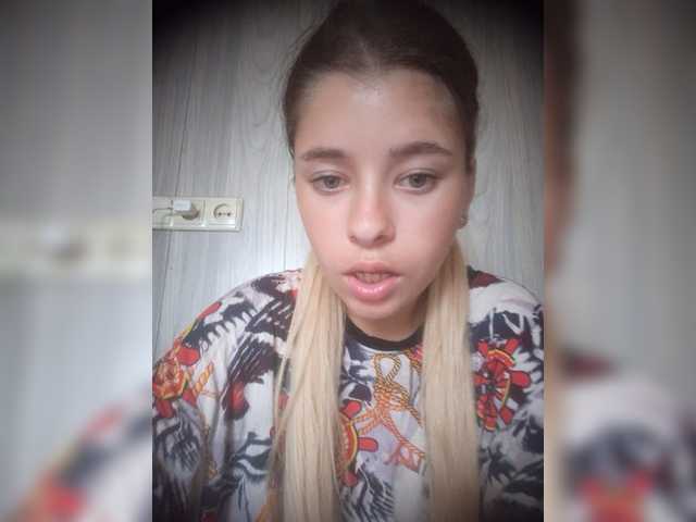Mamamsi4 live cam on BongaCams