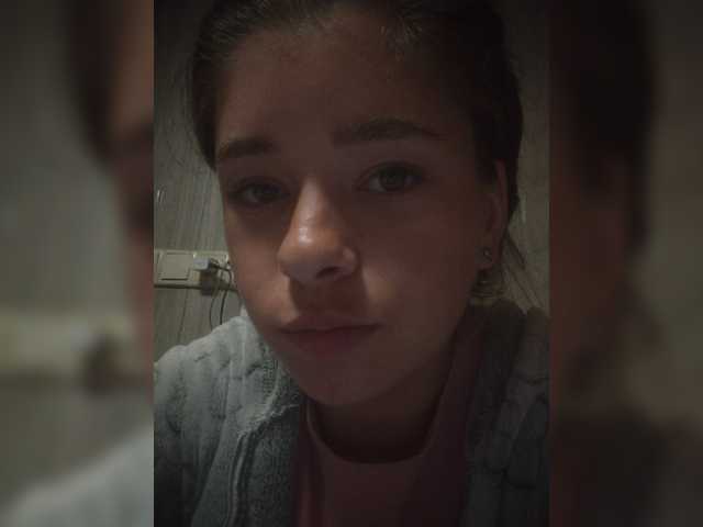 Mamamsi4 live cam on BongaCams