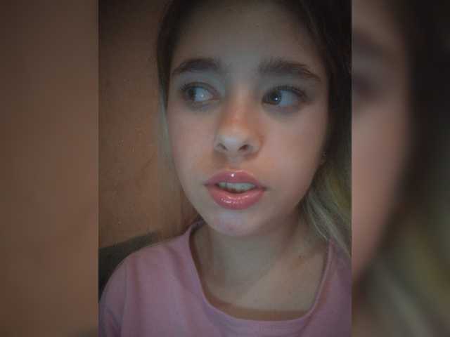 Mamamsi4 live cam on BongaCams