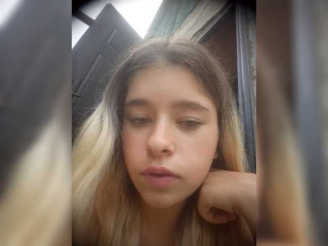 Mamamsi4 live cam on BongaCams