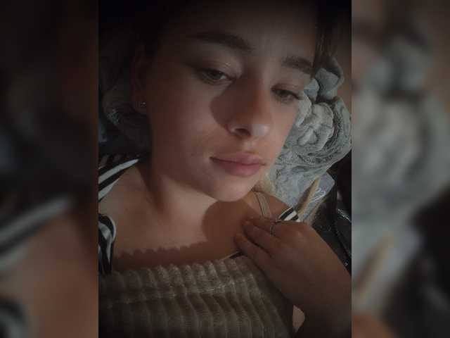 Mamamsi4 live cam on BongaCams