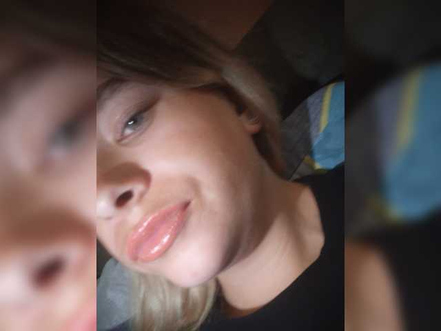 Mamamsi4 live cam on BongaCams