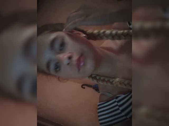 Mamamsi4 live cam on BongaCams