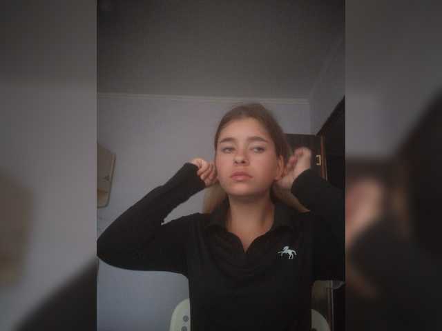 Mamamsi4 live cam on BongaCams