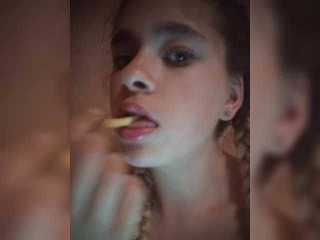 Mamamsi4 live cam on BongaCams