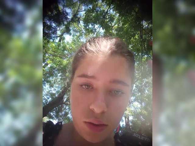 Mamamsi4 live cam on BongaCams
