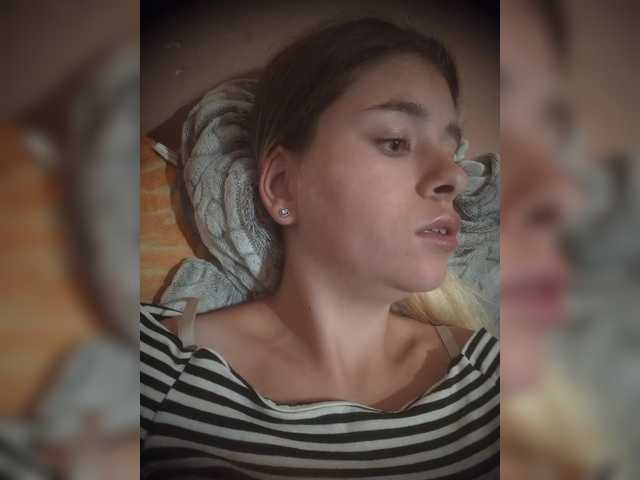 Mamamsi4 live cam on BongaCams
