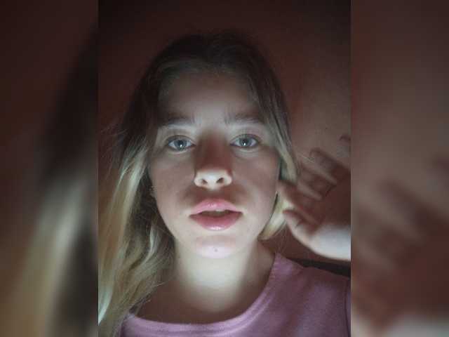 Mamamsi4 live cam on BongaCams
