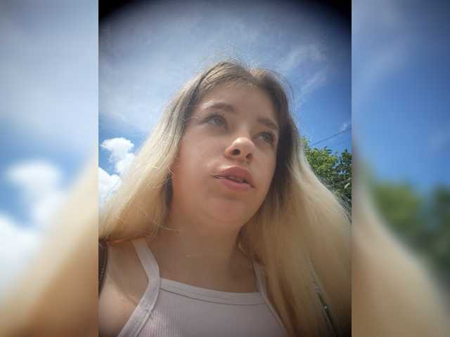 Mamamsi4 live cam on BongaCams