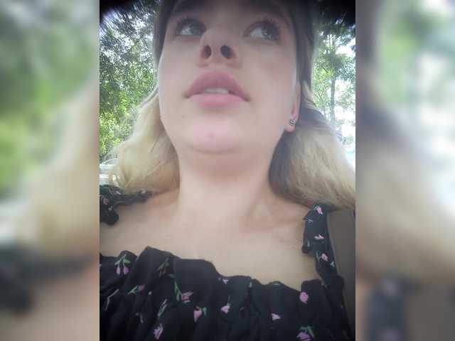 Mamamsi4 live cam on BongaCams