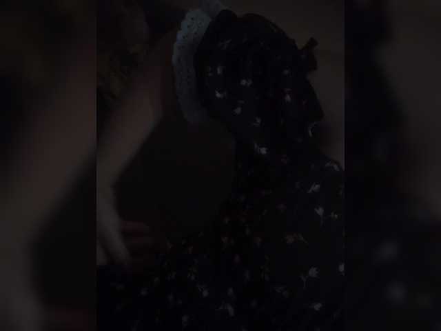 Mamamsi4 live cam on BongaCams