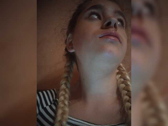 Mamamsi4 live cam on BongaCams