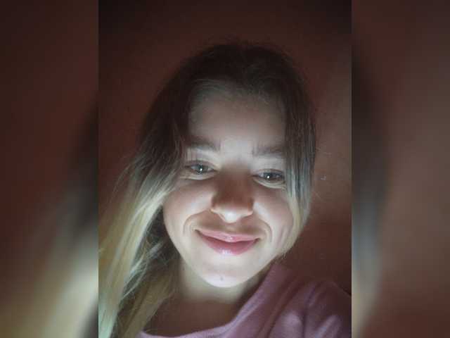 Mamamsi4 live cam on BongaCams