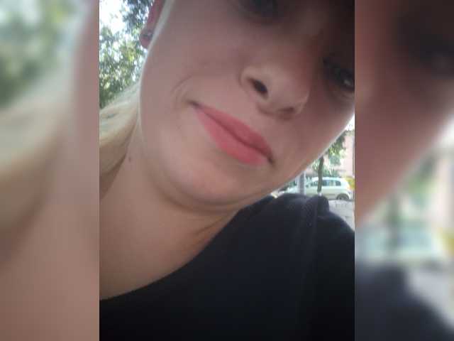 Mamamsi4 live cam on BongaCams