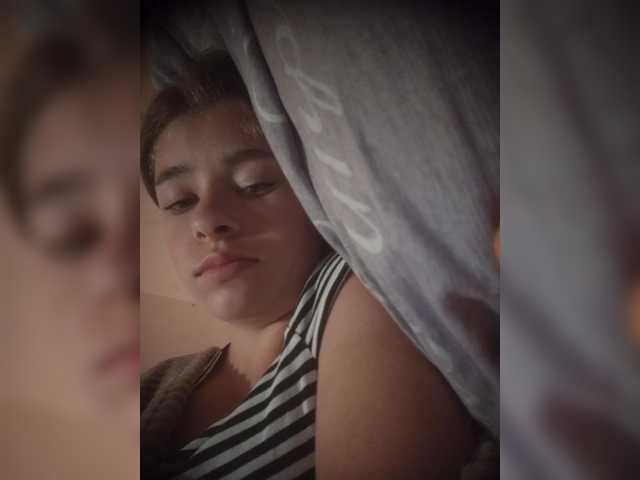 Mamamsi4 live cam on BongaCams