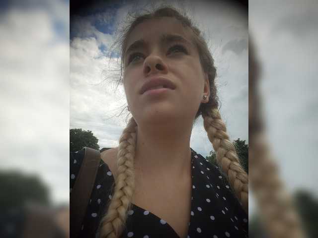 Mamamsi4 live cam on BongaCams