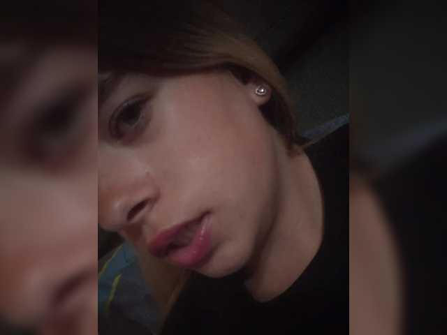Mamamsi4 live cam on BongaCams