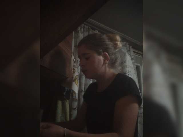 Mamamsi4 live cam on BongaCams