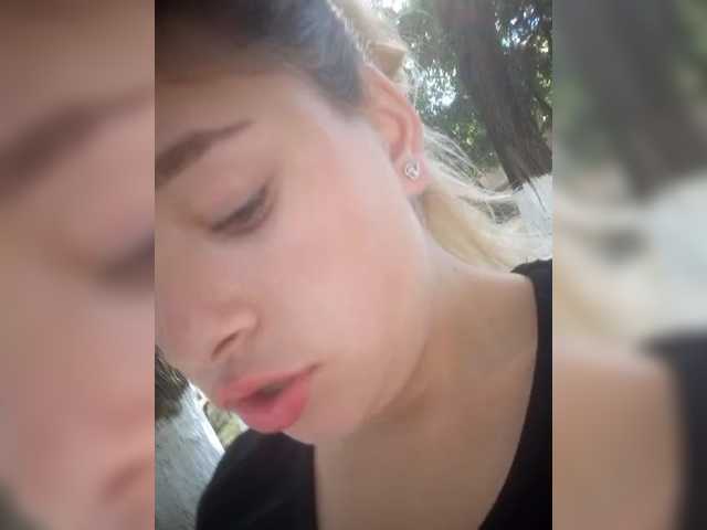 Mamamsi4 live cam on BongaCams