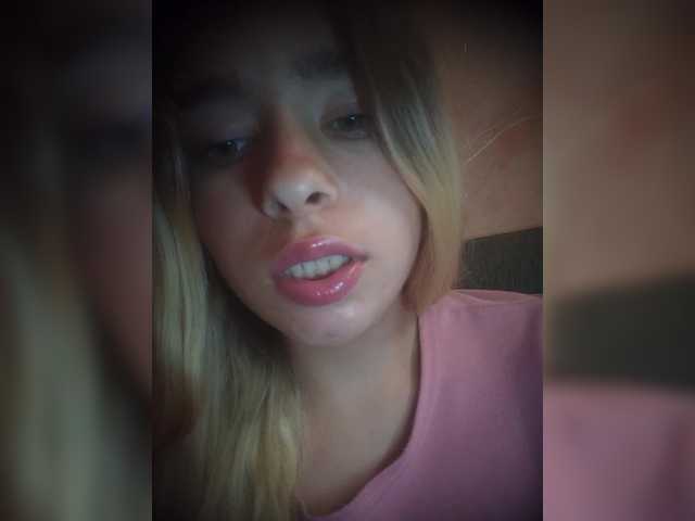 Mamamsi4 live cam on BongaCams