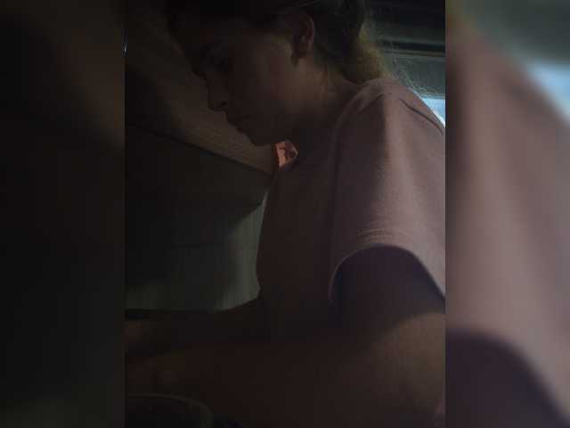Mamamsi4 live cam on BongaCams