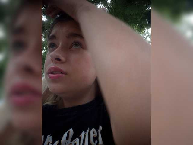 Mamamsi4 live cam on BongaCams