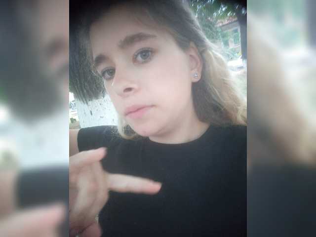 Mamamsi4 live cam on BongaCams