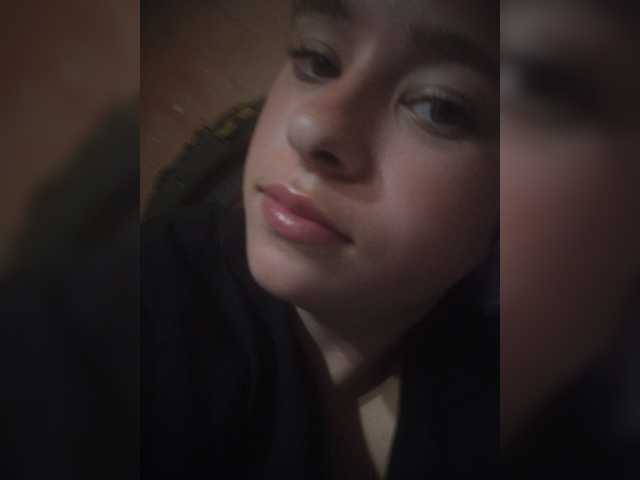 Mamamsi4 live cam on BongaCams