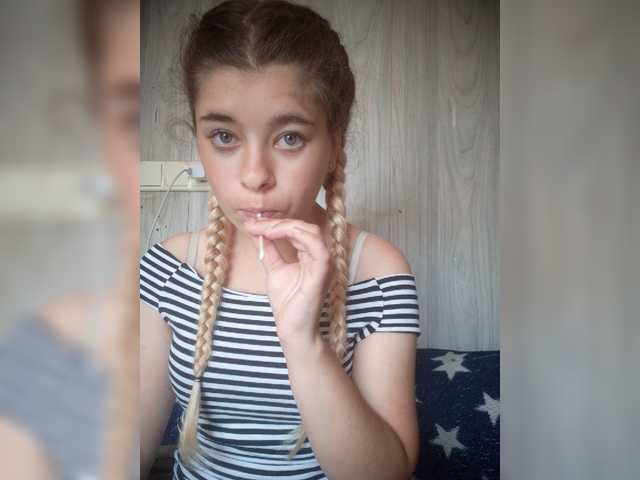 Mamamsi4 live cam on BongaCams