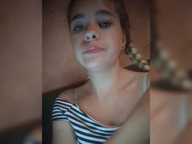 Mamamsi4 live cam on BongaCams