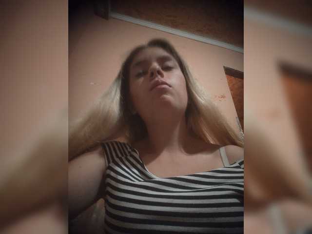 Mamamsi4 live cam on BongaCams