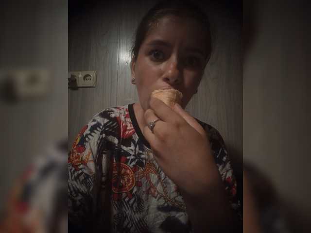 Mamamsi4 live cam on BongaCams