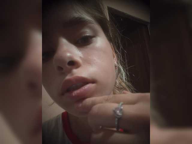 Mamamsi4 live cam on BongaCams