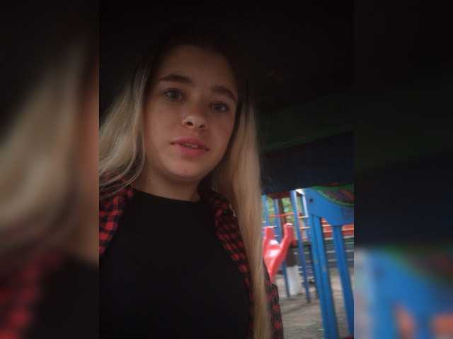 Mamamsi4 live cam on BongaCams
