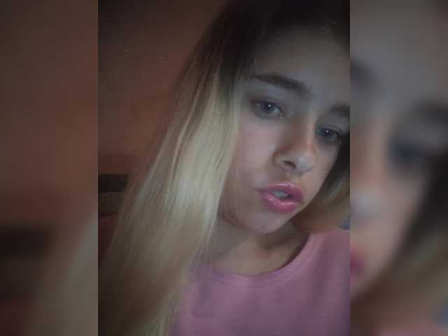 Mamamsi4 live cam on BongaCams