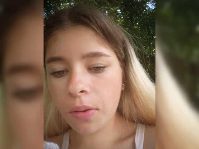 Mamamsi4 live cam on BongaCams