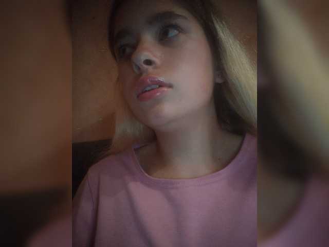 Mamamsi4 live cam on BongaCams