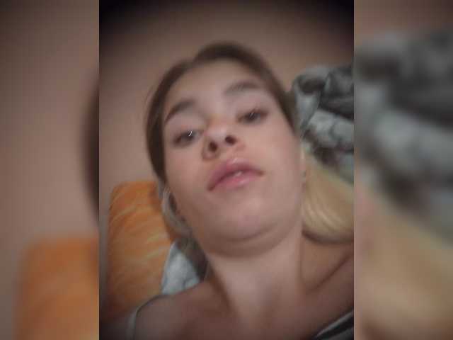 Mamamsi4 live cam on BongaCams