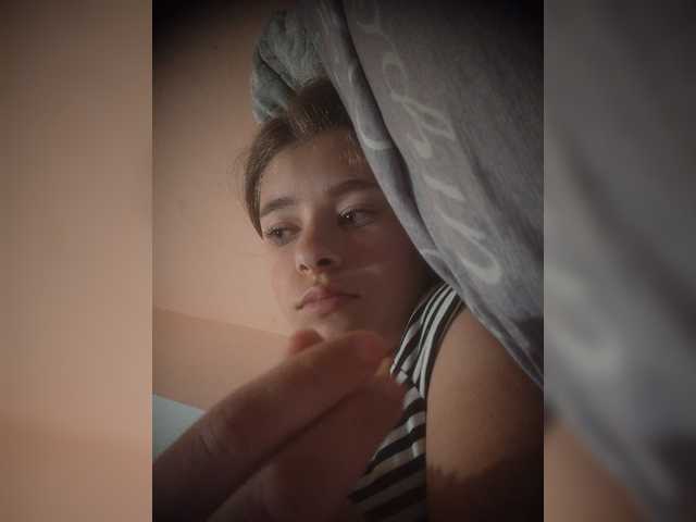 Mamamsi4 live cam on BongaCams