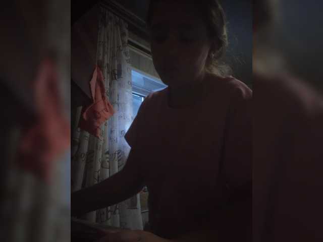 Mamamsi4 live cam on BongaCams