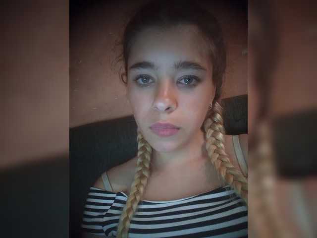 Mamamsi4 live cam on BongaCams