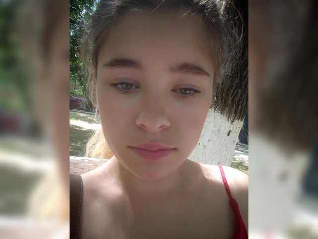 Mamamsi4 live cam on BongaCams