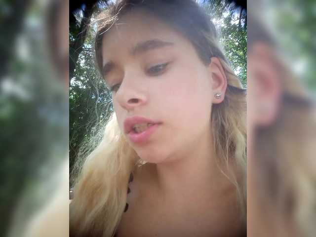 Mamamsi4 live cam on BongaCams