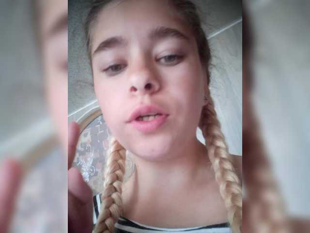 Mamamsi4 live cam on BongaCams