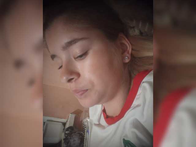 Mamamsi4 live cam on BongaCams