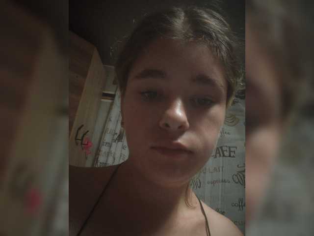 Mamamsi4 live cam on BongaCams
