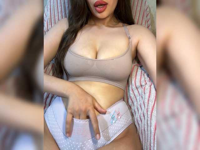 Alifiya28 live cam on BongaCams
