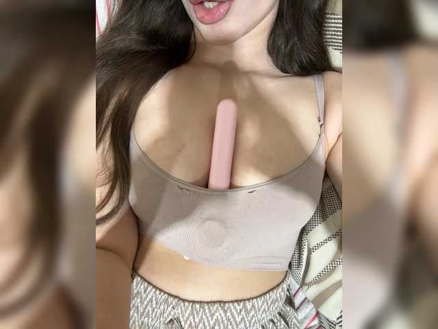Alifiya28 live cam on BongaCams